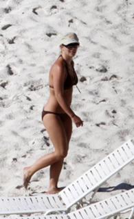 Britney Spears feet photo thumbnail