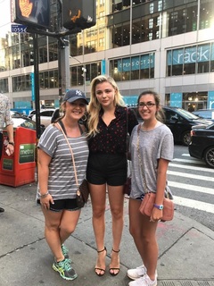 Chloë Grace Moretz feet photo thumbnail
