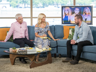 Holly Willoughby feet photo thumbnail