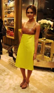 Jessica Alba feet photo thumbnail