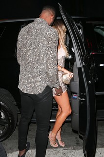 Khloé Kardashian feet photo thumbnail