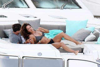 Brooke Burke feet photo thumbnail