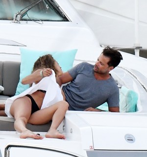 Brooke Burke feet photo thumbnail