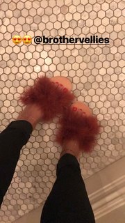 Vanessa Hudgens feet photo thumbnail