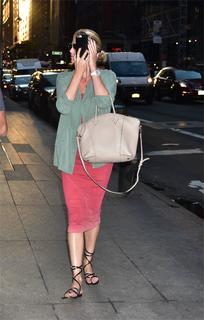 Charlize Theron feet photo thumbnail