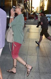 Charlize Theron feet photo thumbnail
