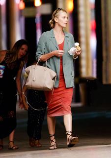 Charlize Theron feet photo thumbnail