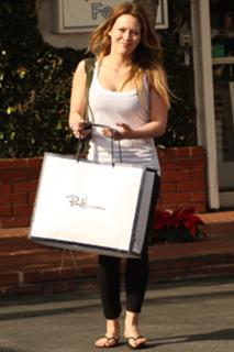 Hilary Duff feet photo thumbnail