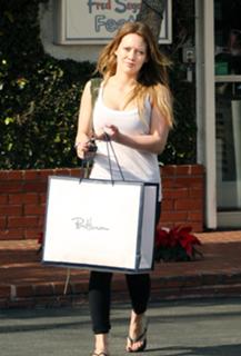 Hilary Duff feet photo thumbnail