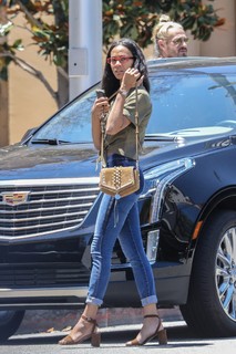 Zoe Saldana feet photo thumbnail