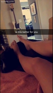Emily Osment feet photo thumbnail