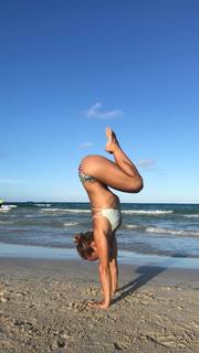 Kino MacGregor feet photo thumbnail
