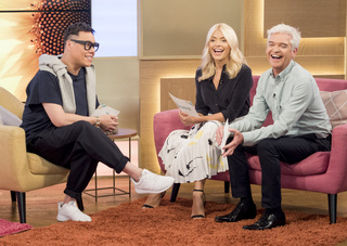 Holly Willoughby feet photo thumbnail
