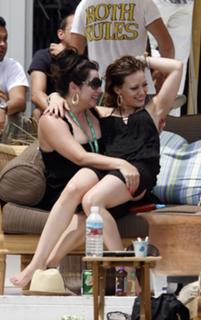 Hilary Duff feet photo thumbnail