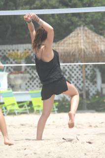 Hilary Duff feet photo thumbnail
