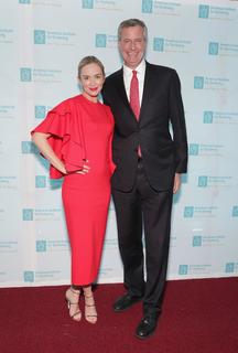 Emily Blunt feet photo thumbnail