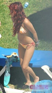 Dulce María feet photo thumbnail