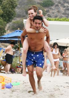 Hilary Duff feet photo thumbnail