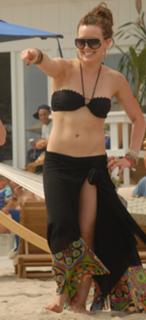 Hilary Duff feet photo thumbnail