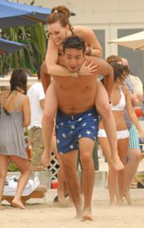Hilary Duff feet photo thumbnail