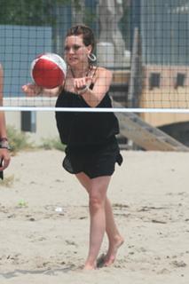 Hilary Duff feet photo thumbnail