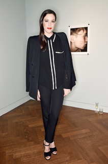 Liv Tyler feet photo thumbnail