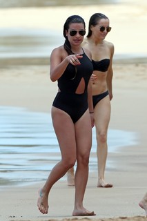 Lea Michele feet photo thumbnail