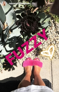 Reese Witherspoon feet photo thumbnail