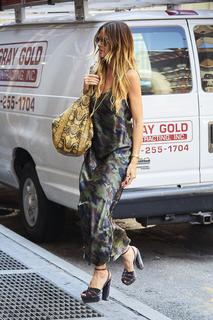 Heidi Klum feet photo thumbnail