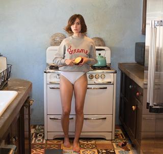 Alison Brie feet photo thumbnail