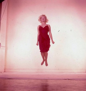 Marilyn Monroe feet photo thumbnail