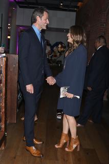 Mariska Hargitay feet photo thumbnail