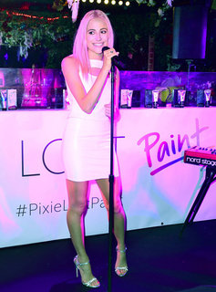 Pixie Lott feet photo thumbnail