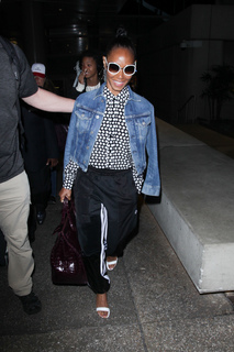 Jada Pinkett Smith feet photo thumbnail