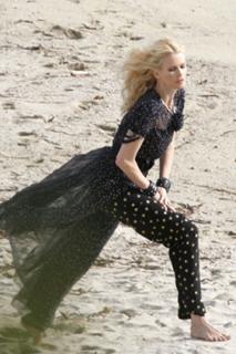 Claudia Schiffer feet photo thumbnail