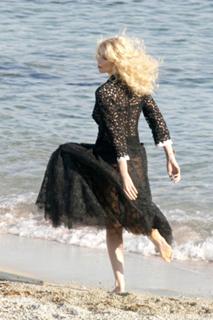 Claudia Schiffer feet photo thumbnail