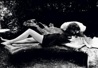 Claudia Schiffer feet photo thumbnail