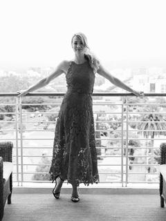 Yvonne Strahovski feet photo thumbnail