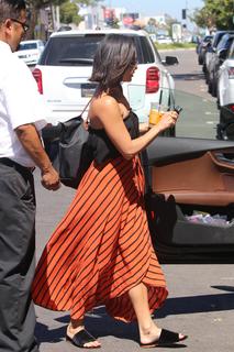 Vanessa Hudgens feet photo thumbnail