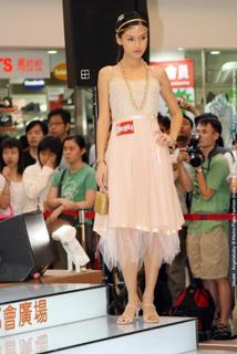 Angelababy feet photo thumbnail