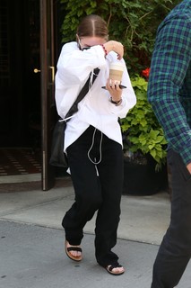 Ashley Olsen feet photo thumbnail