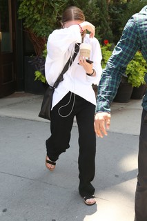 Ashley Olsen feet photo thumbnail