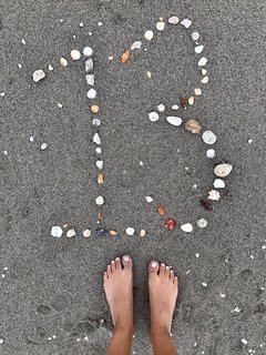 Victoria Justice feet photo thumbnail