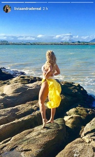 Lívia Andrade feet photo thumbnail