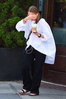 Ashley Olsen feet photo thumbnail