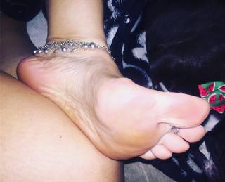 Karin Klemp feet photo thumbnail