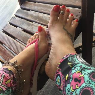 Karin Klemp feet photo thumbnail