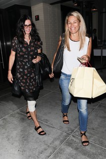 Courteney Cox feet photo thumbnail