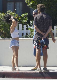 Ariel Winter feet photo thumbnail