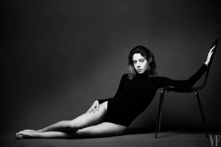Aubrey Plaza feet photo thumbnail